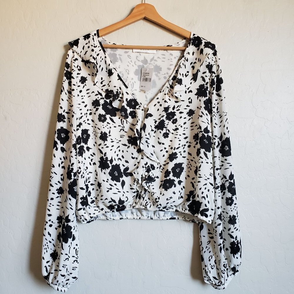 Astr The Label Floral Ruffle Blouse V-Neck Long Sleeves Cream/Black Size XL NEW